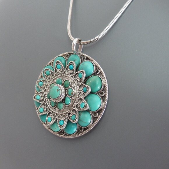 Vintage Estate Jewelry 925 Sterling Silver and Turquoise Pill Box Locket Pendant - Picture 3 of 12